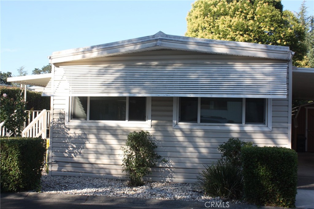 a front view of house with yard