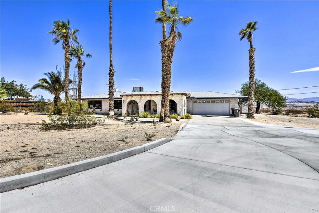 a view of a backyard of the house