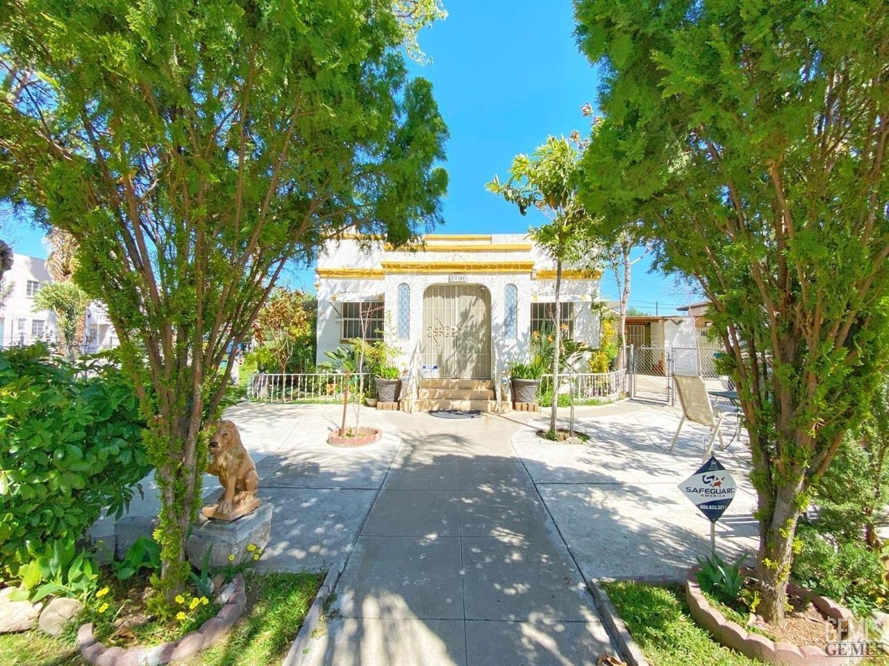 a view of a house with backyard and sitting area