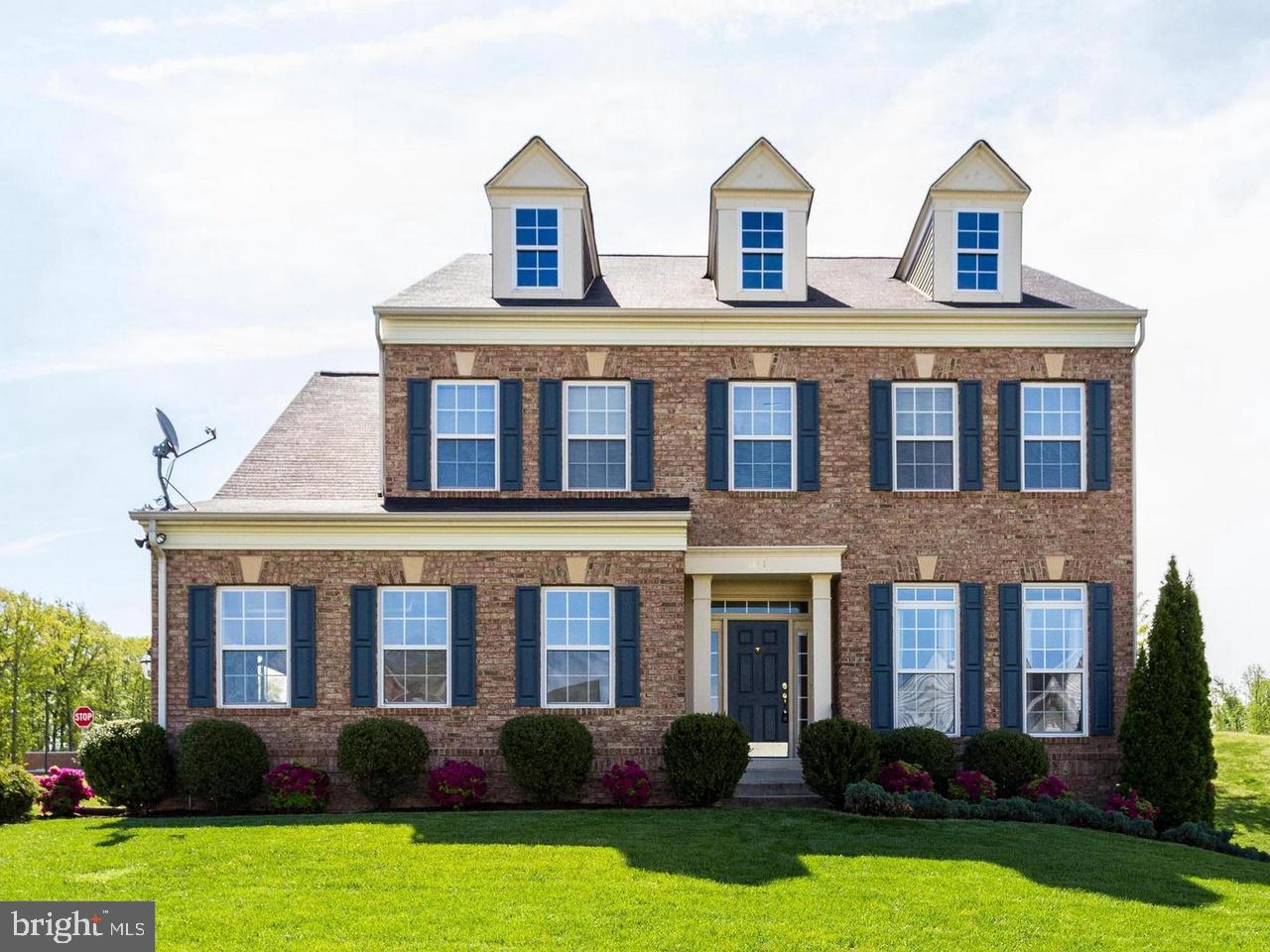 a front view of house with yard