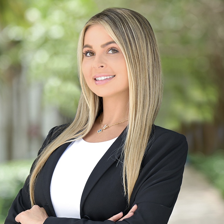 Headshot of Arianna Goldberg