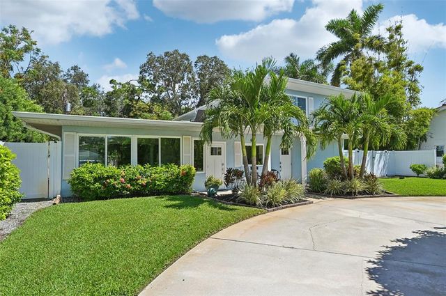 $1,350,000 | 608 Armada Road South | Venice