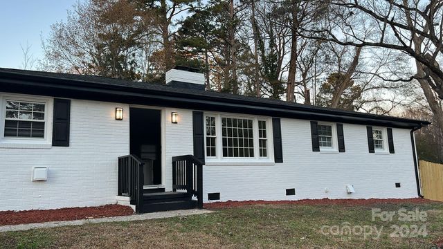 $299,900 | 1206 Kenilworth Drive | Southwest Gastonia