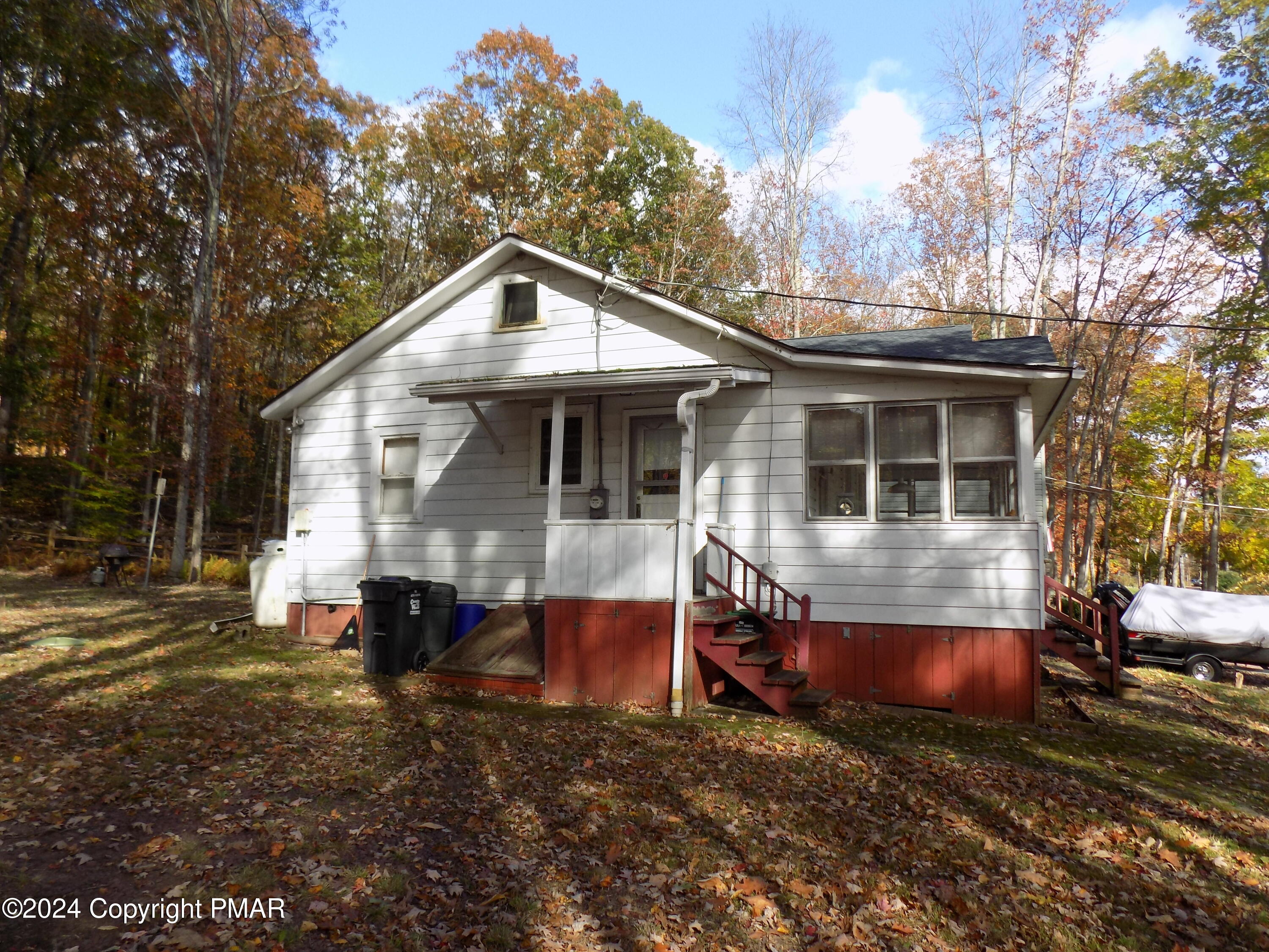 a view of house with a yard