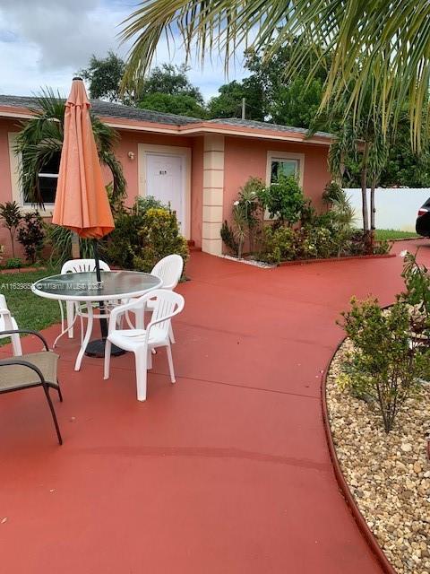 a view of outdoor space yard and patio