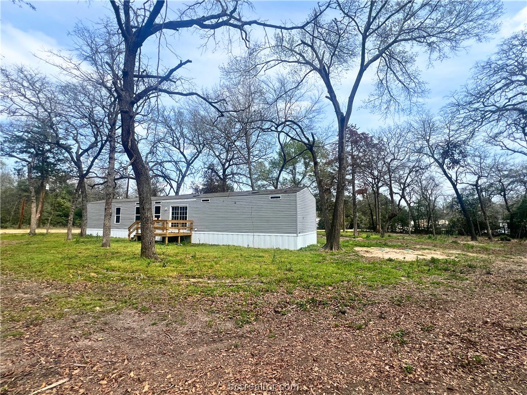 a view of a yard with a house in the background