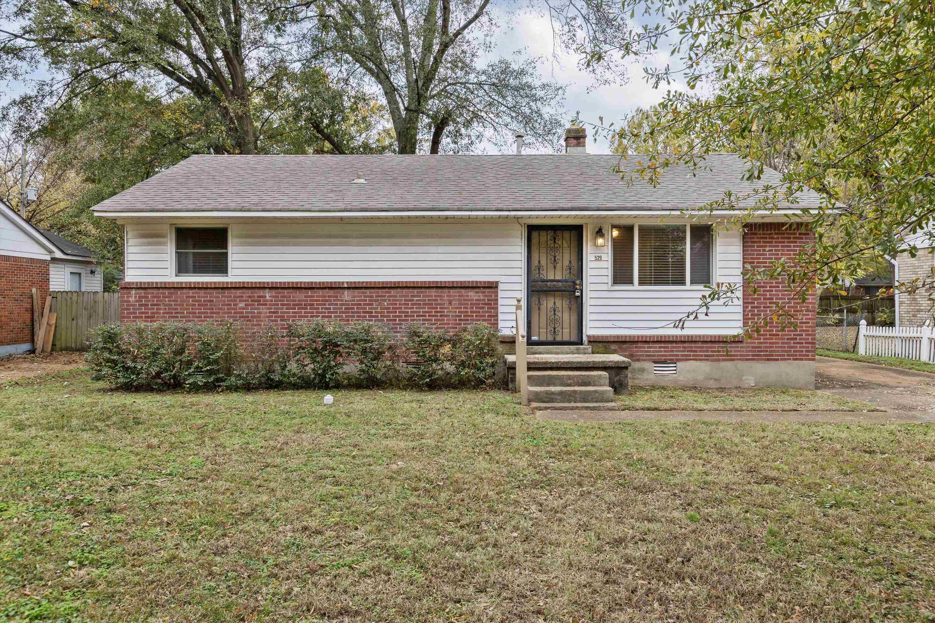 Ranch-style home with a front lawn