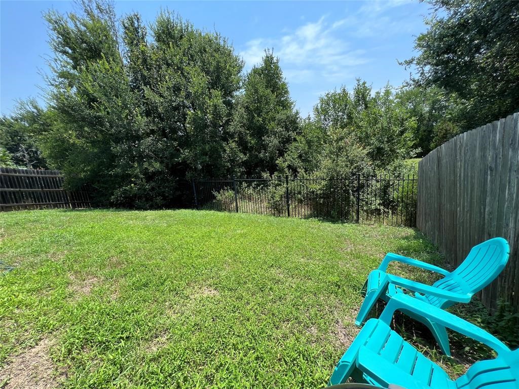 a view of an outdoor space and a yard