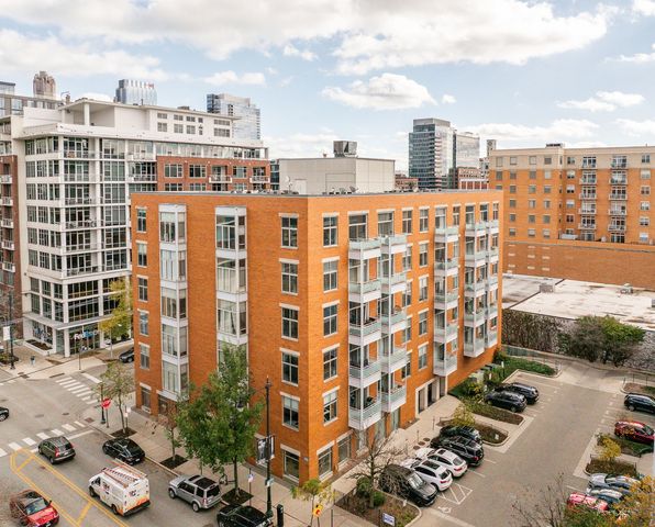 $545,000 | 939 West Madison Street, Unit 301 | West Loop