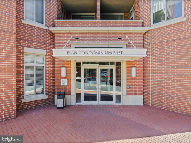 $369,995 | 4480 Market Commons Drive, Unit 506 | Fair Lakes