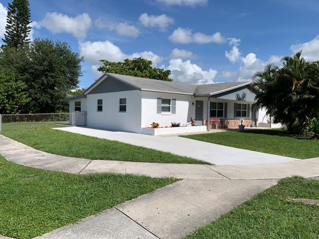 $1,900 | 5711 South 57th Avenue | Greenacres