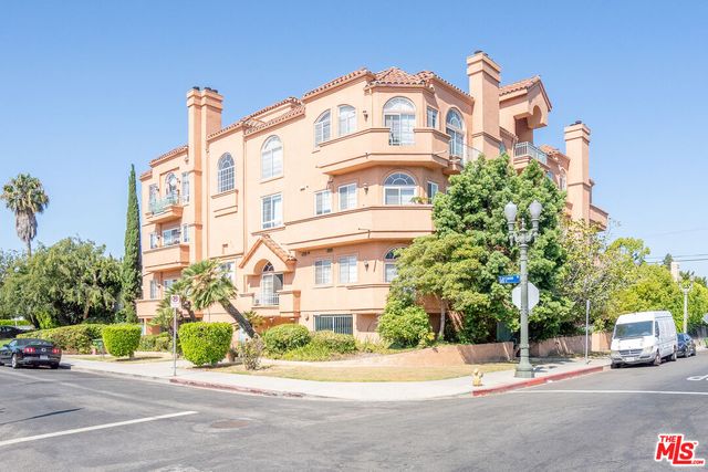 $925,000 | 801 Lorraine Boulevard, Unit 301 | Hancock Park-Wilshire