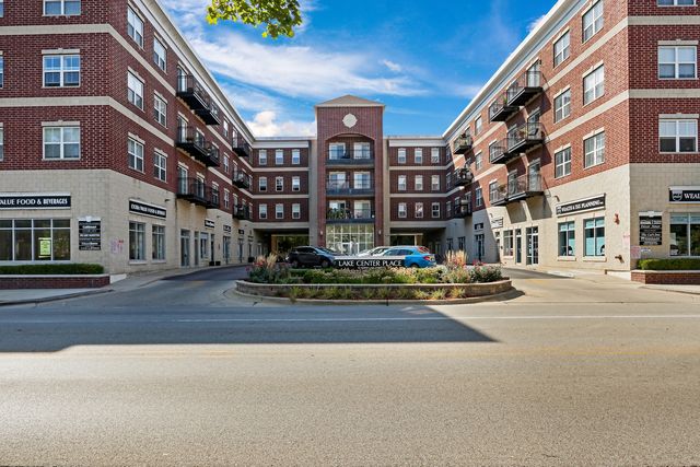 $2,200 | 10 North Lake Street, Unit 305 | Grayslake