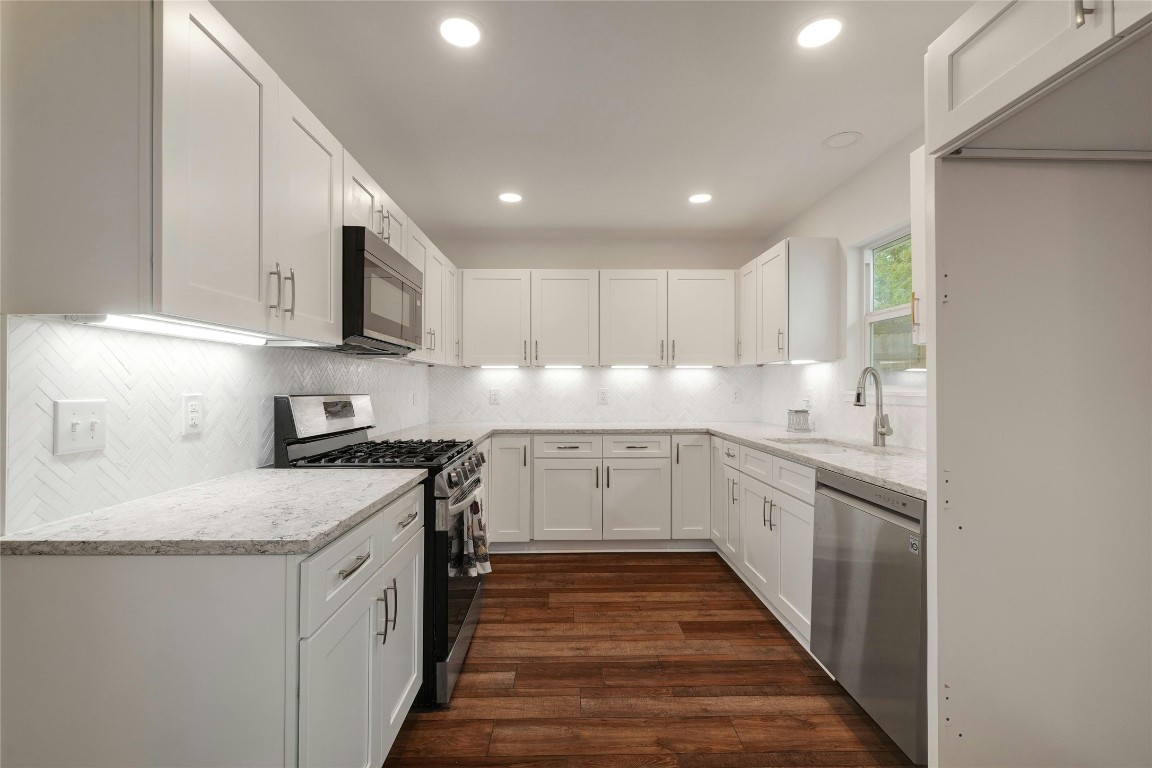 Updated kitchen with soft close cabinets