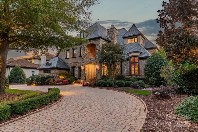 $3,499,500 | 300 Eagle Bend Drive | Longview