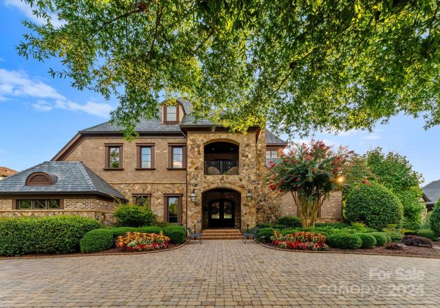 $3,695,000 | 300 Eagle Bend Drive | Longview