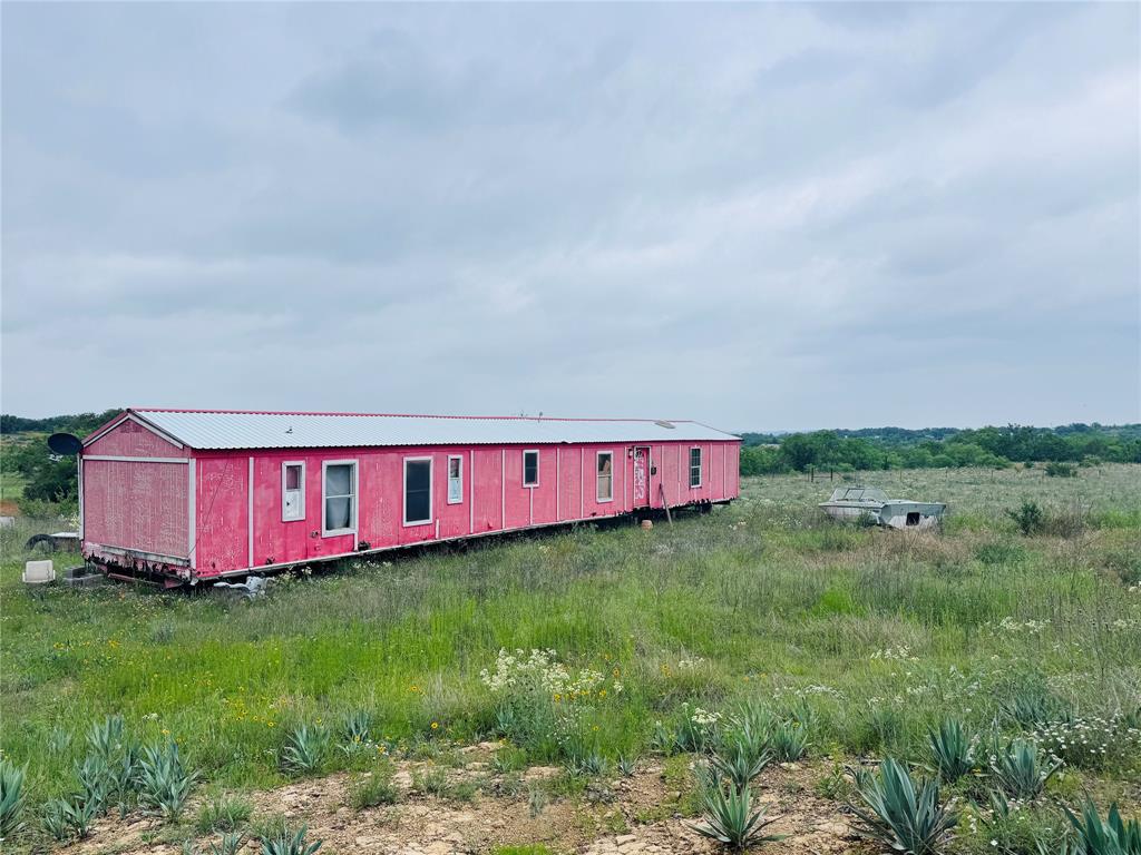 a view of a yard with a house