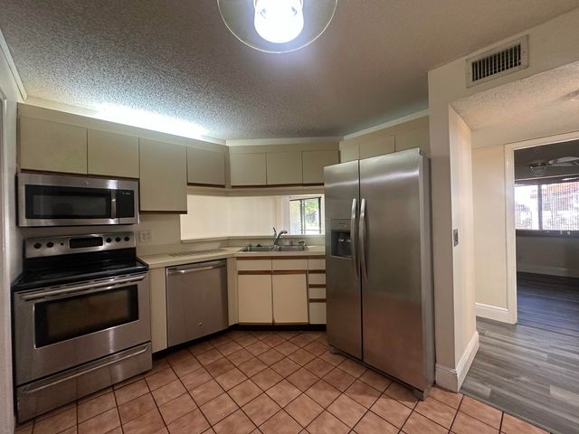 $2,200 | 8 Vía De Casas Sur, Unit 103 | Boynton Beach