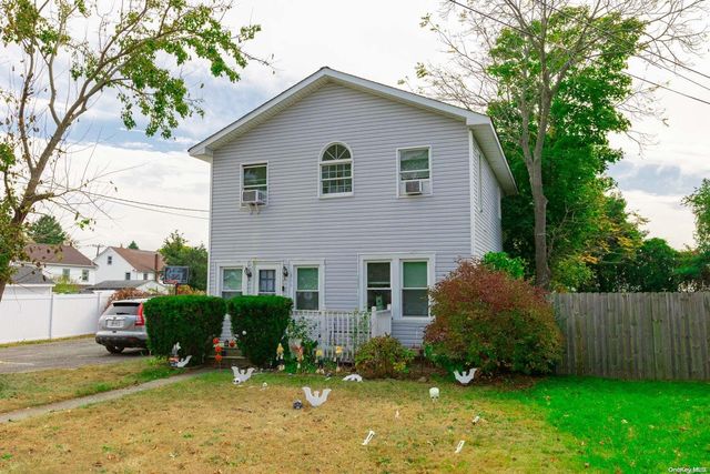 $589,999 | 300 Oak Street | East Patchogue