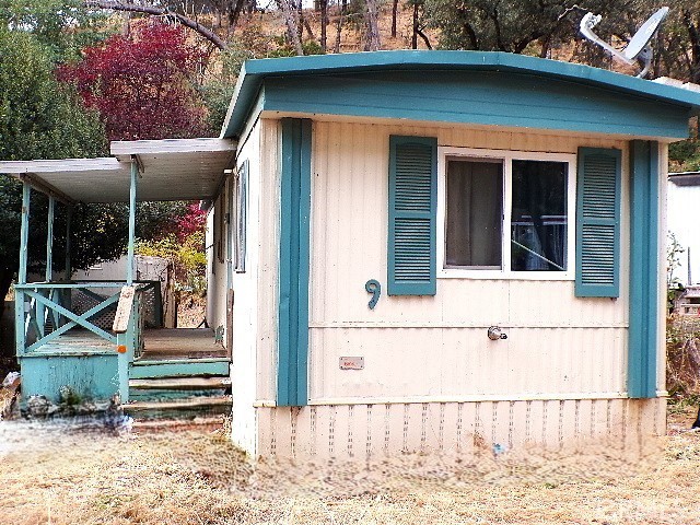 a view of a house with a small yard and plants