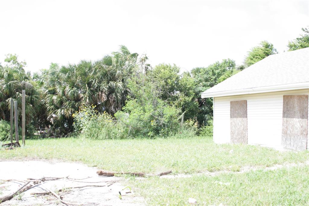 a view of a house with a yard and garage