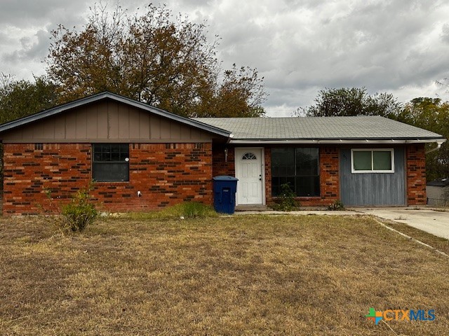 a view of a house with a yard and garage