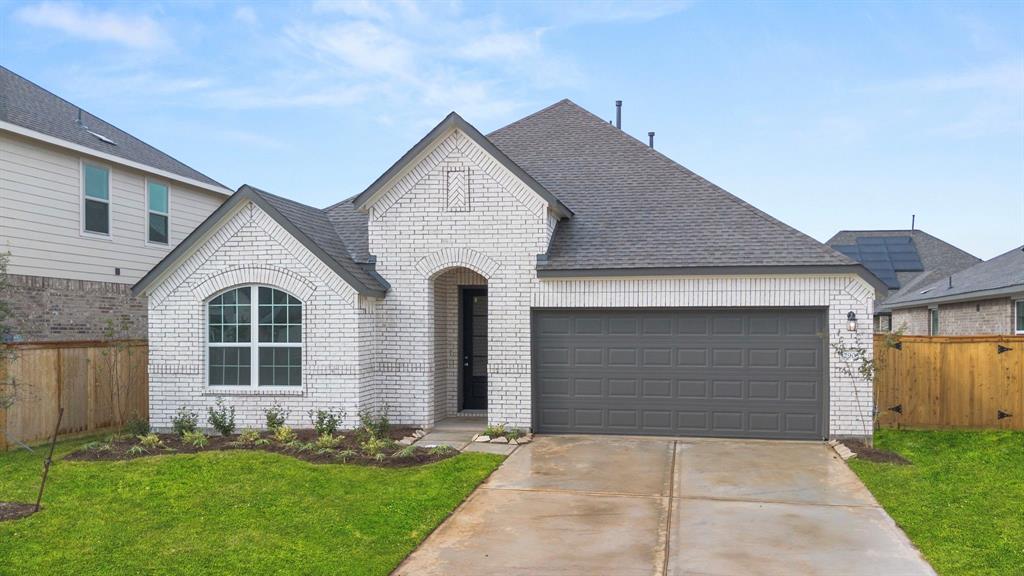 Welcome home to 2905 Cliff Ridge Lane located in the master planned community of Sunterra and zoned to Katy ISD.