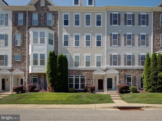 $2,675 | 1670 Mohegan Drive, Unit L | Greenway Farms