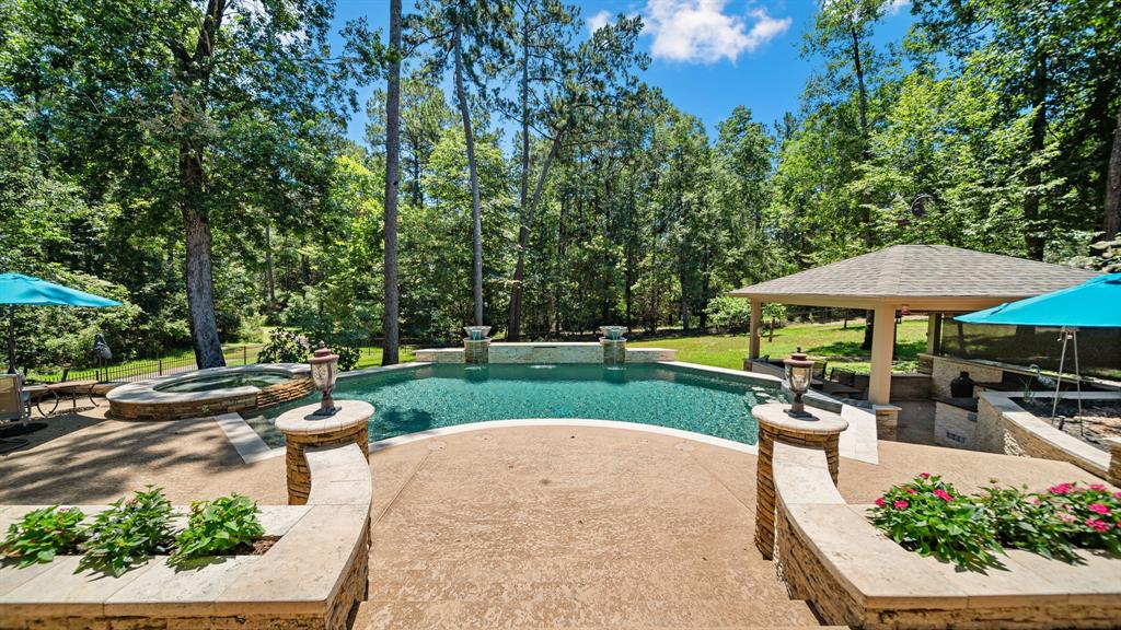 a view of a garden with sitting area