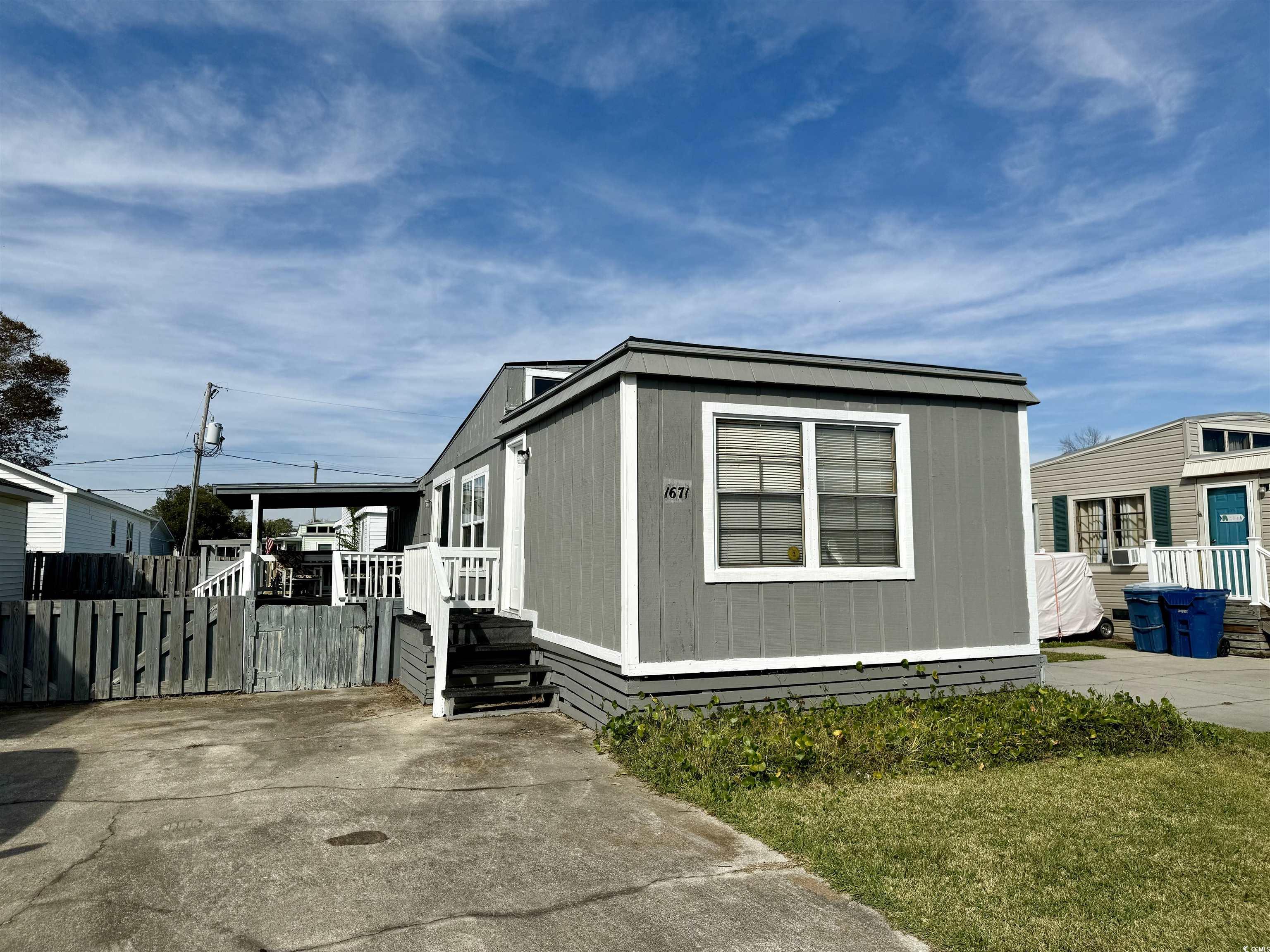 View of front facade with a front lawn