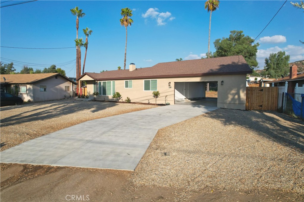 a view of a house with a outdoor space