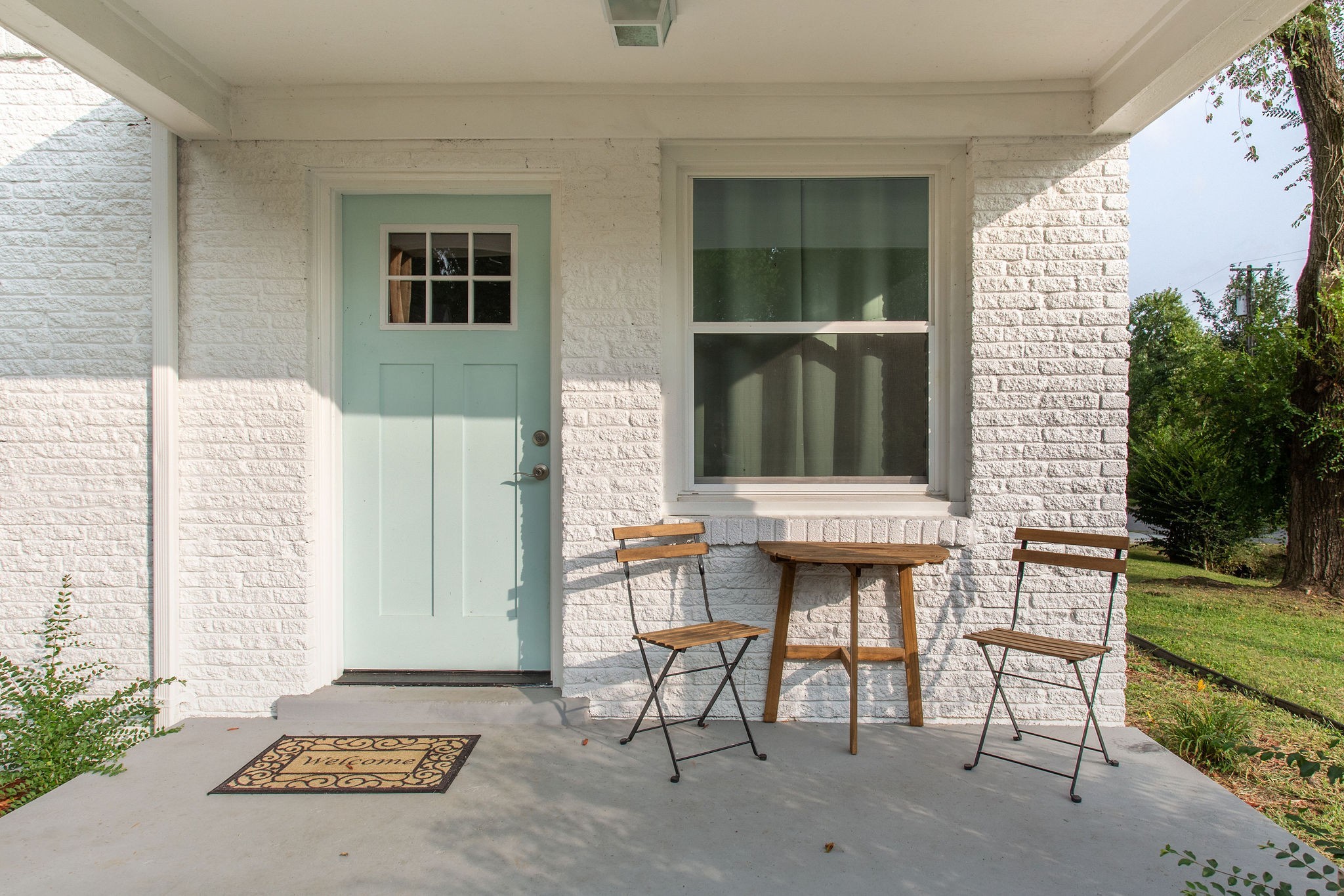 an outdoor view of house with outdoor seating