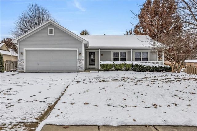 $349,995 | 15609 Pebble Drive | Basehor