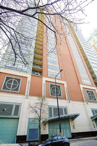 $485,000 | 445 East North Water Street, Unit 1904 | RiverView Condominiums