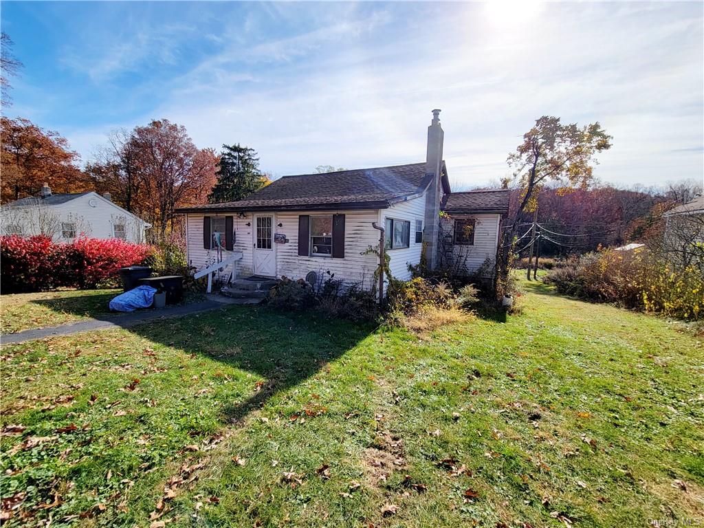 Single story home with a front lawn