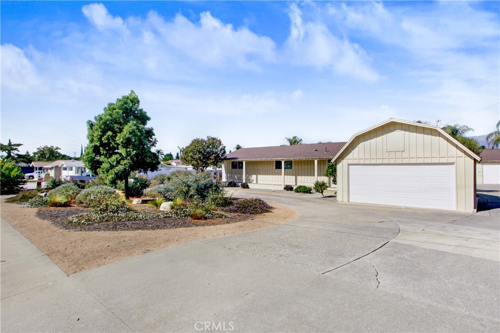 a view of a house with a yard and garage