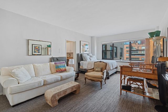 $3,250 | 301 East 69th Street, Unit 17A | Lenox Hill