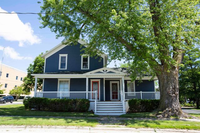 $319,900 | 208 South 4th Avenue | Sturgeon Bay