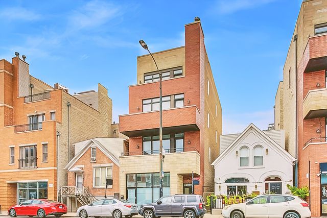 $845,000 | 1950 North Damen Avenue, Unit 3 | Bucktown