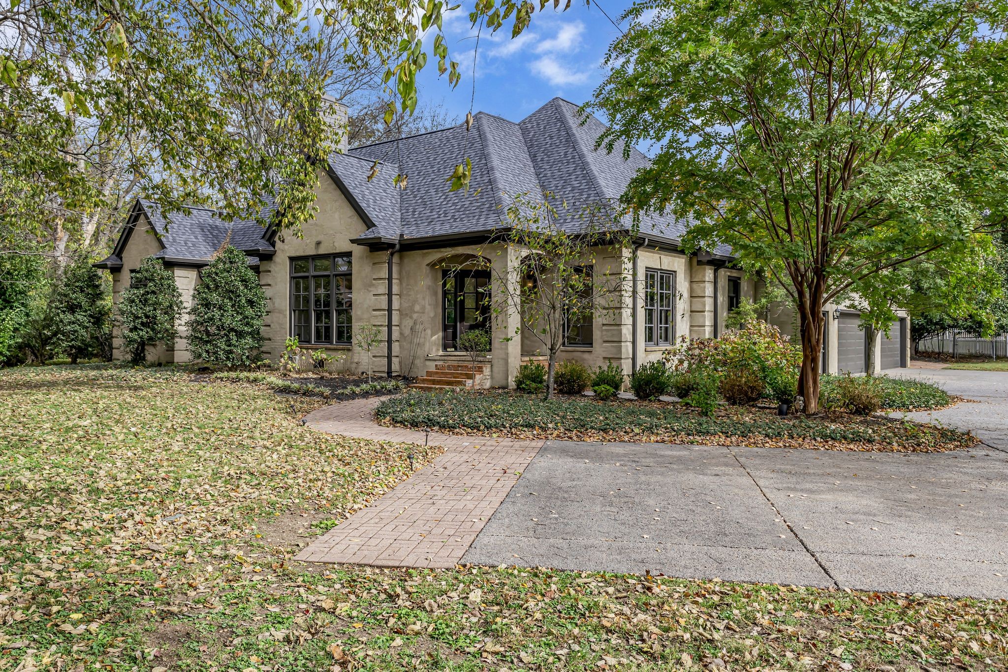 a front view of house with yard