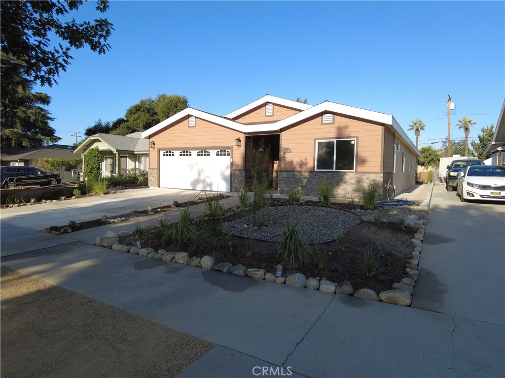 a house view with a outdoor space