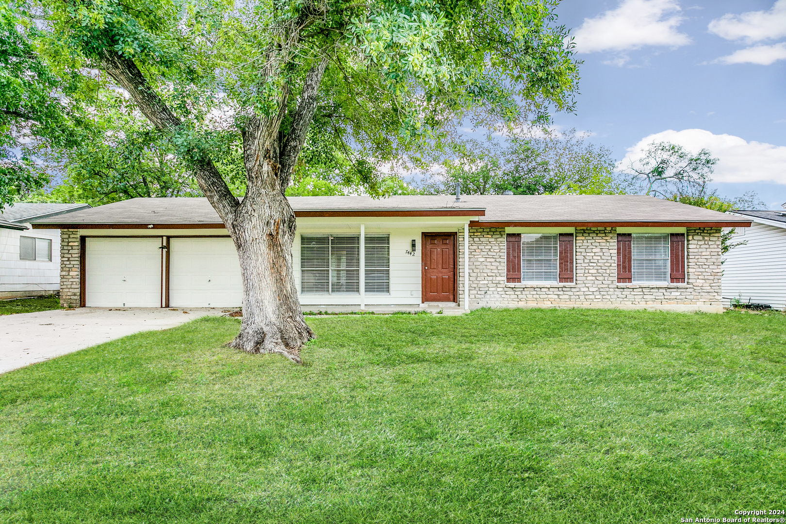 a view of a house with a yard