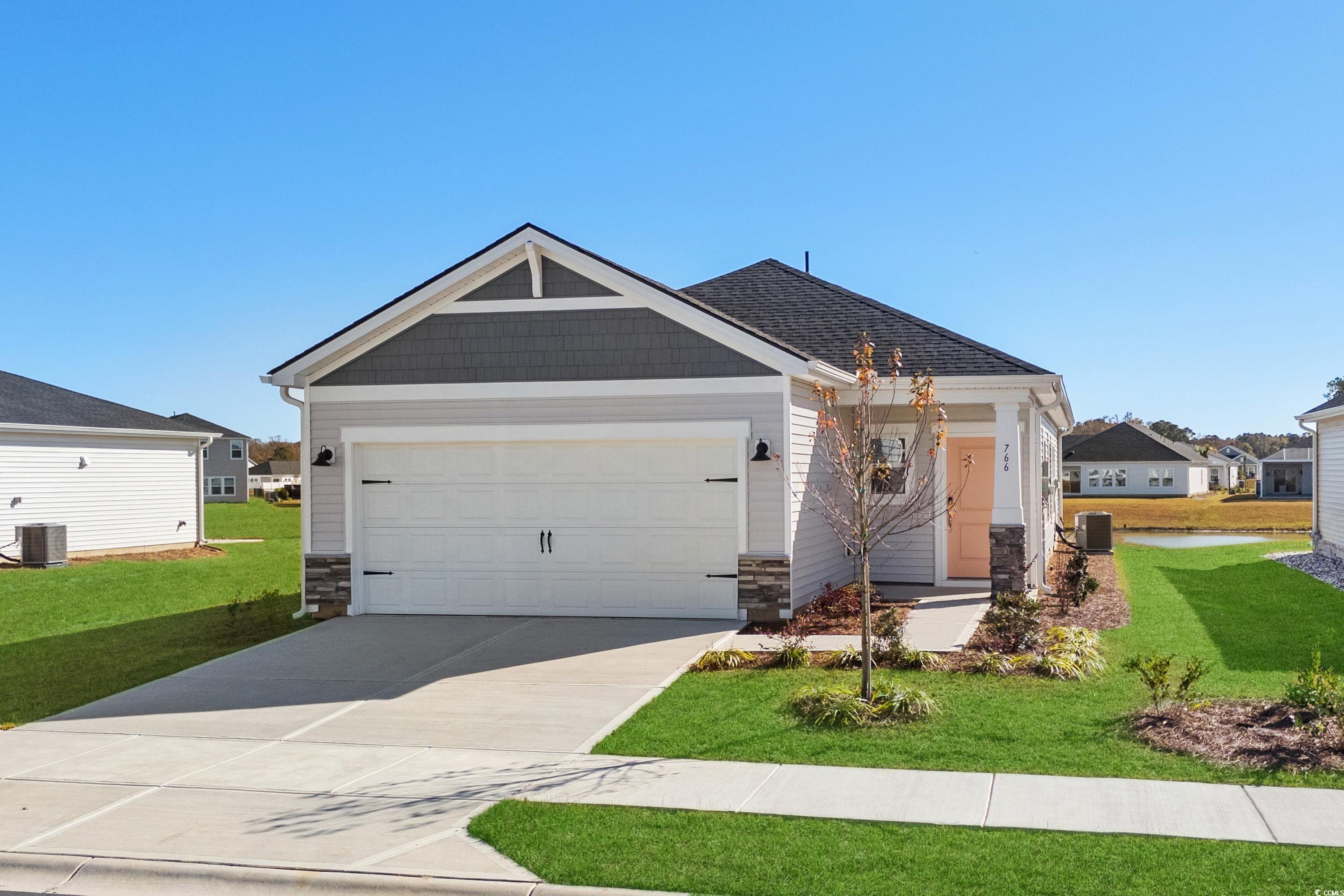 Craftsman inspired home featuring a front yard, a