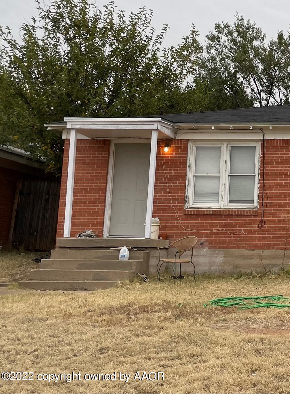 a front view of house with yard