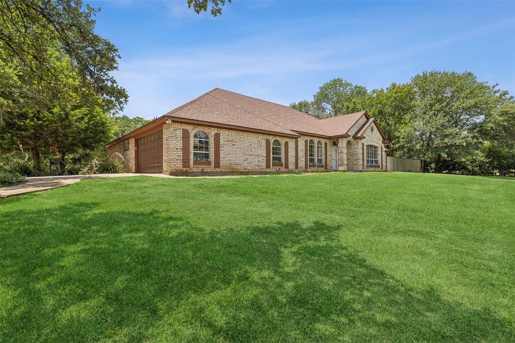 a view of a yard in front of a house with a big yard