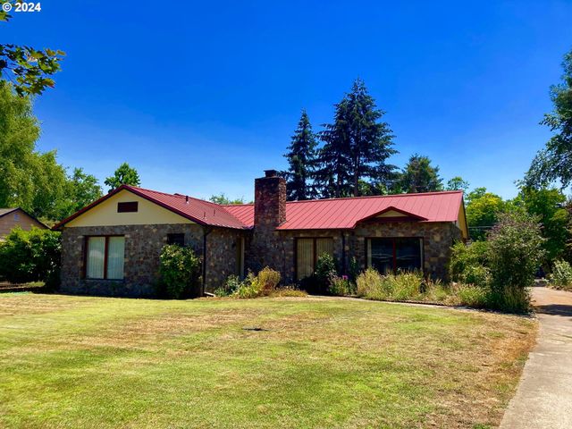 $719,000 | 547 Oakdale Drive | Southwest Medford