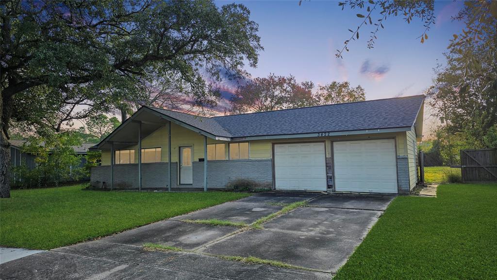 a view of a house with a yard