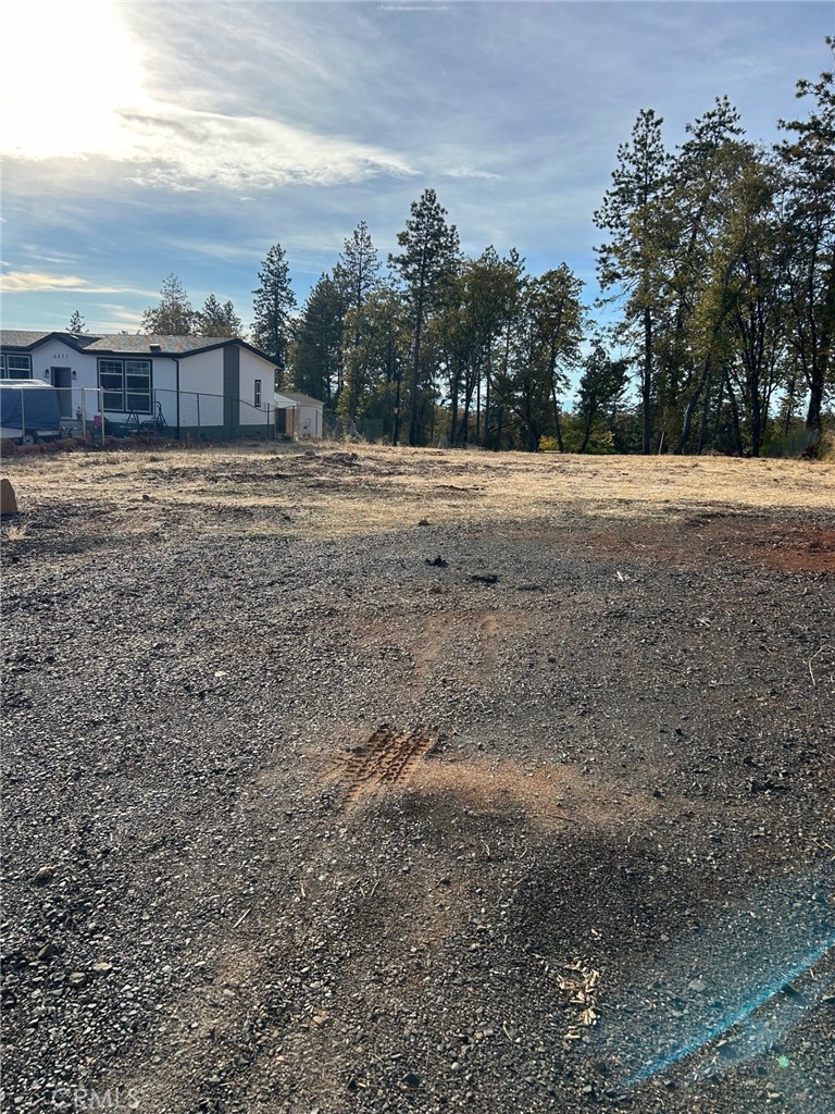 a view of a yard with a house