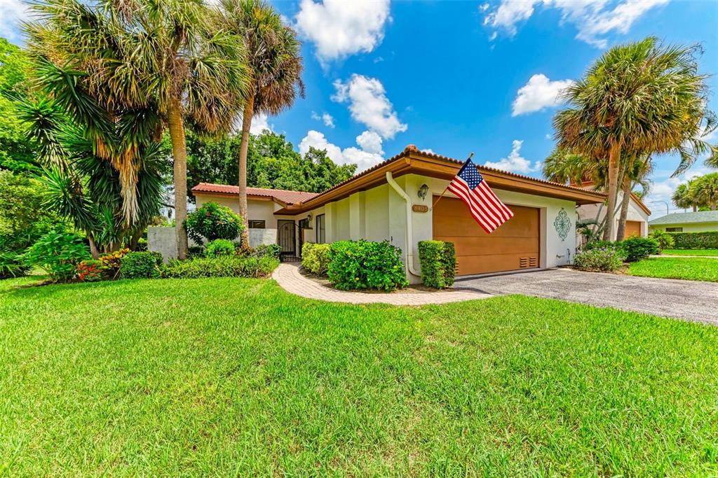 a view of a house with a yard