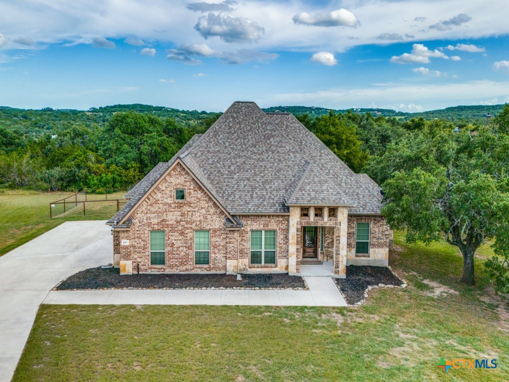 a view of a house with a yard